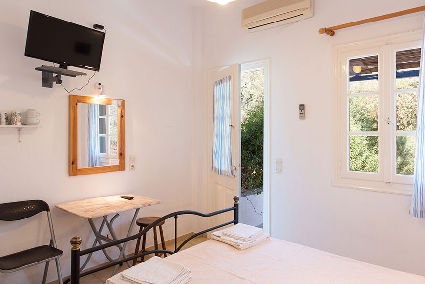 Interior of Margarita Giammaki Rooms in Sifnos