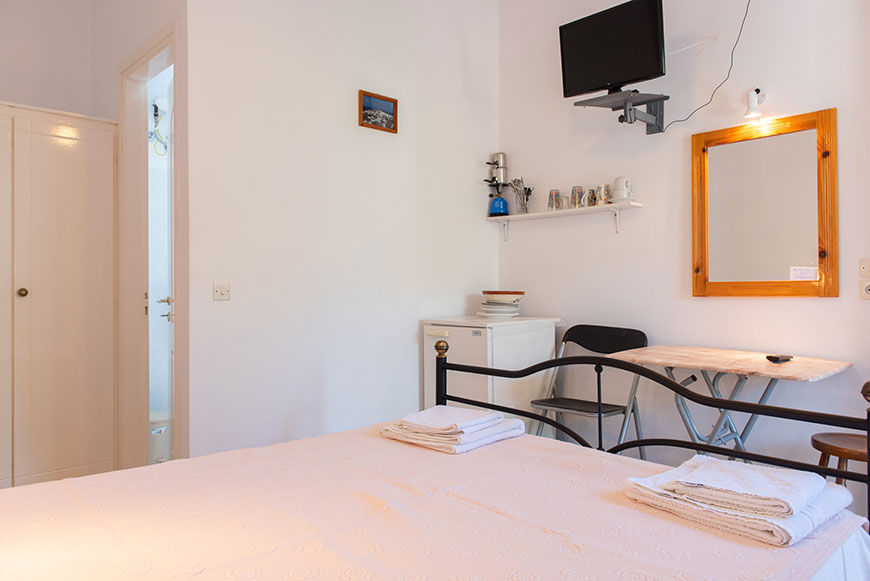 Interior of Margarita Giammaki Rooms in Sifnos
