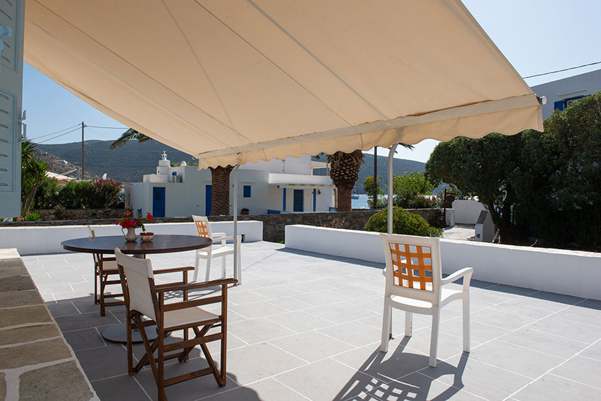 Rooms with courtyard in Vathi