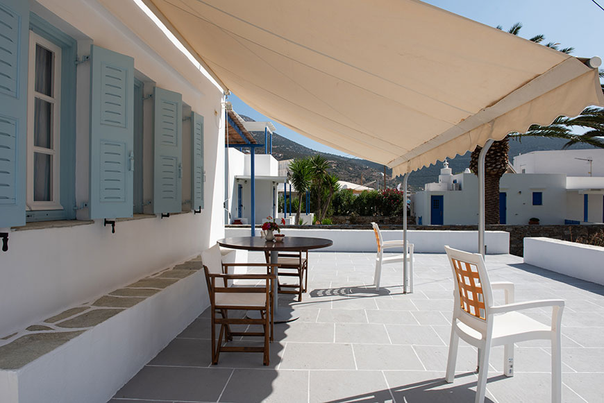 Rooms with courtyard in Vathi