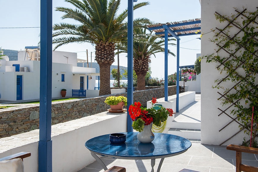 Rooms with balcony in Vathi in Sifnos