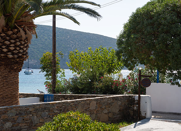 Rooms in Sifnos near the sea
